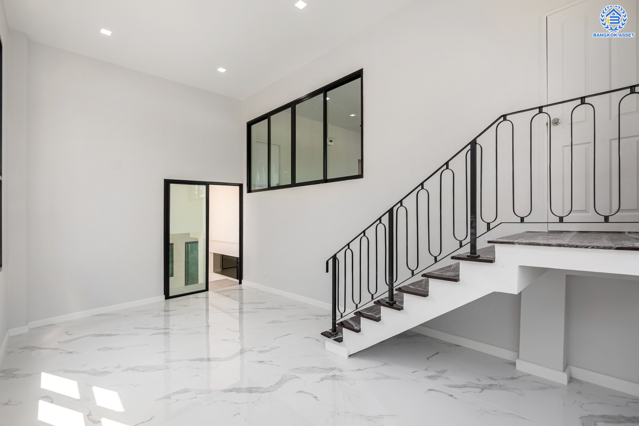 บ้านมือสองตกแต่งใหม่ ซอยวัดเวฬุวนาราม36 สรงประภา-ดอนเมือง บ้านเดี่ยวหลังใหญ่ เนื้อที่ 101 ตร.ว. ฟังก์ชัน 5 ห้องนอน 5 ห้องน้ำ 1 ห้องอเนกประสงค์ 1 ห้องรับประทานอาหาร 1 ห้องแม่บ้าน จอดรถได้ถึง 4 คัน บนทำเลดีที่สุด ใกล้สนามบินดอนเมือง ทางด่วน "ศรีสมาน" และรถไฟฟ้าสายสีแดง "สถานีดอนเมือง"